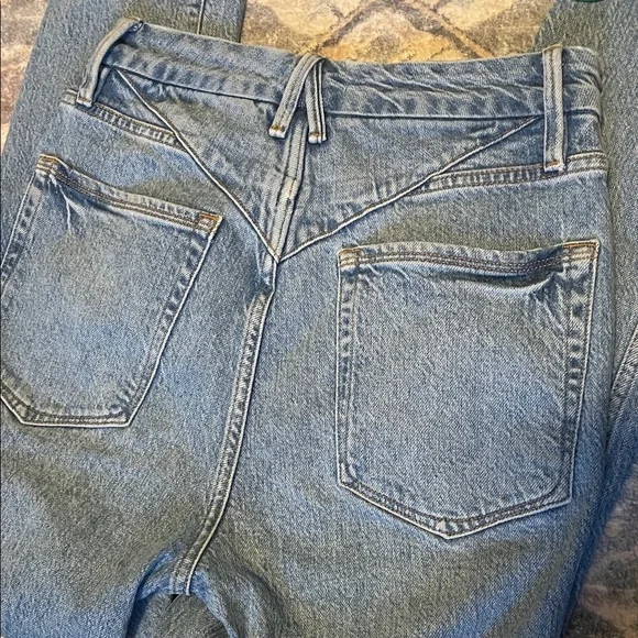 Good American Skinny Jeans in Classic Blue - Picture 7 of 7